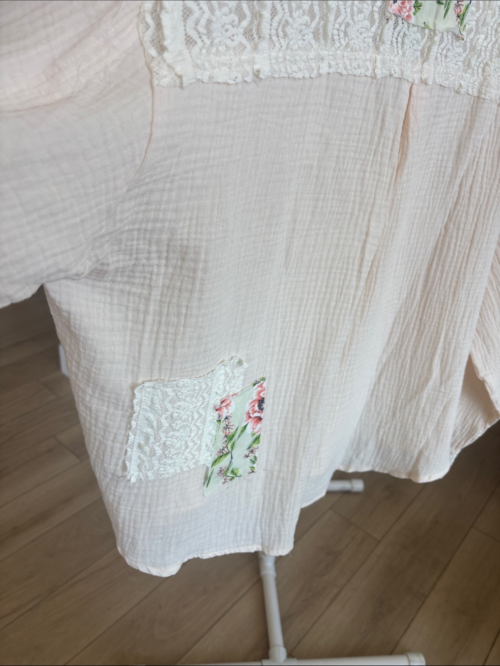 NEW POL Cream Lace-Accent Long Sleeve Top with Floral Patch Pockets - Picture 7 of 9